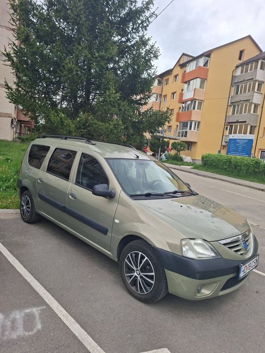Vând Dacia Logan motor 1.6 benzina 7 locuri din anul 2008.informati la 0736921149