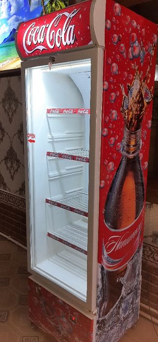 Холодилник витрина для напитков для малочни для десертов