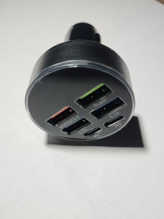 Încărcator telefon cu voltmetru încărcare baterie