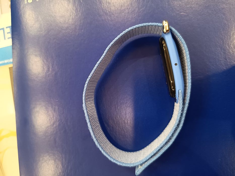 Bratara fitness Google Fitbit Air, monitorizare activitate, ritm cardiac si somn, coaching AI
