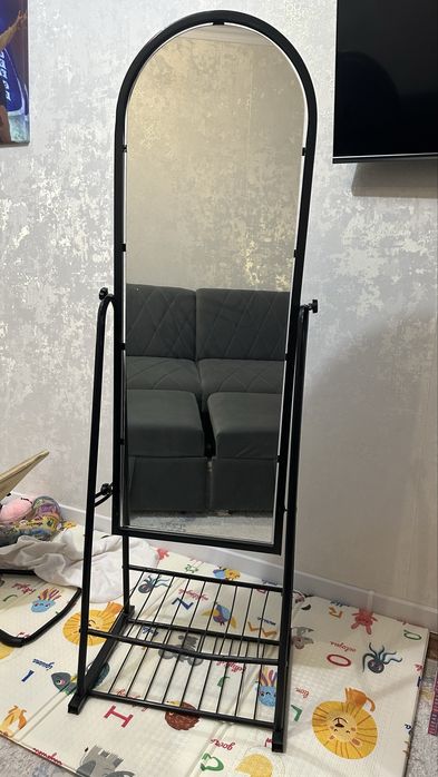 напольное зеркало в отличном состояни