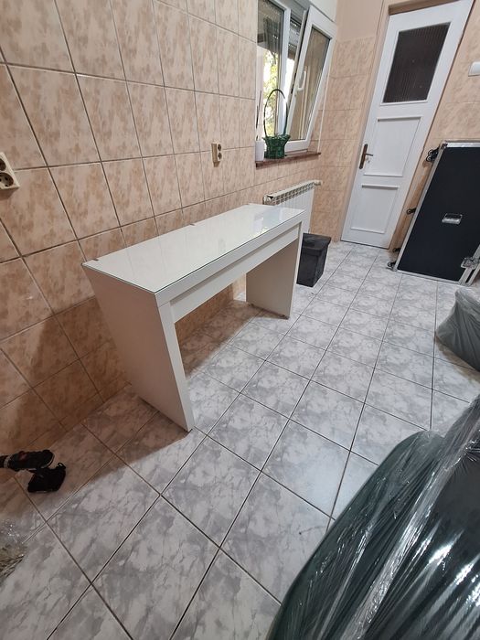 Masă de baie cu sticlă