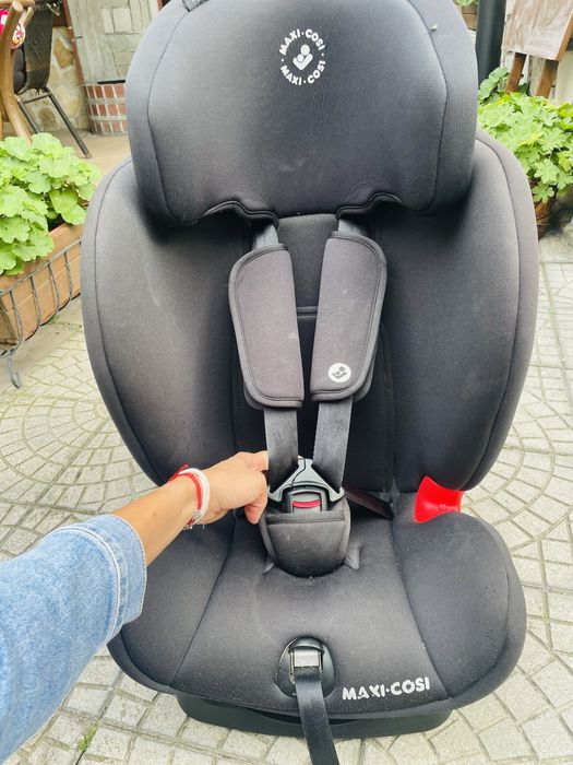 Столче за кола Maxi Cosi Titan черно с Isofix 9-36кг