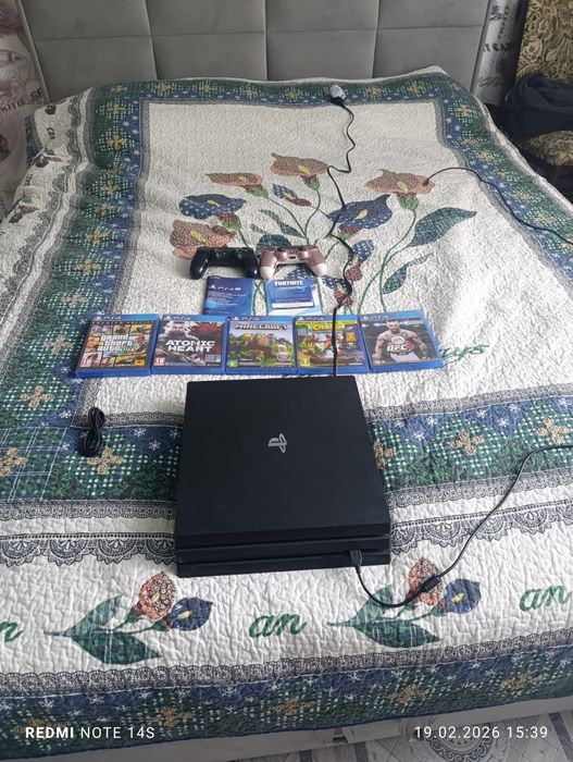 Продам PS4Pro все есть