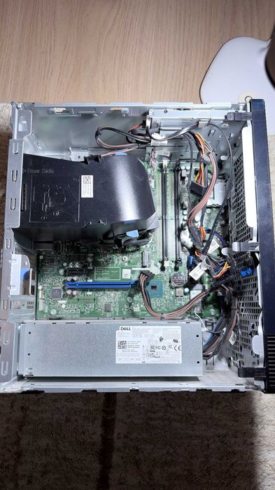 Dell Inspiron 3881 (pentru piese de schimb)