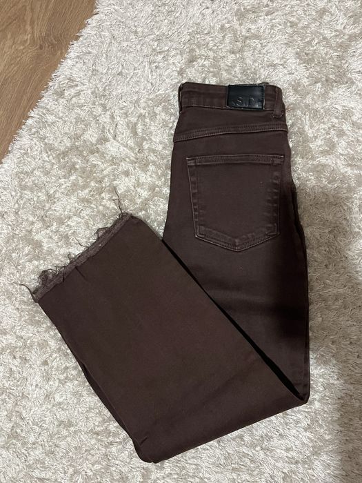 Дънки в тъмно, светло синьо и кафяво