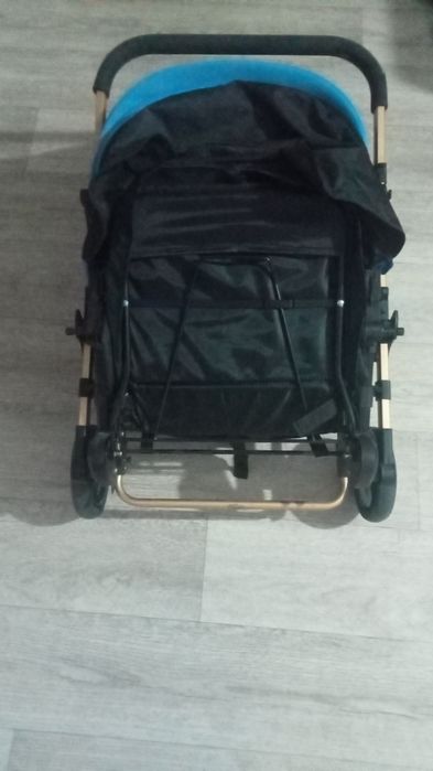 Продам прогулочную коляску .