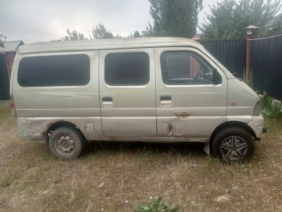 CHANGAN машина ..