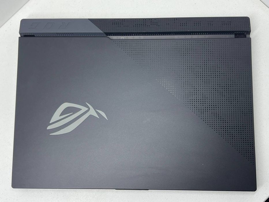 Asus Rog Strix SCAR 15 USA, RTX 3080 Ryzen 9 5900HX, 300 Hz, 15.6 dyum