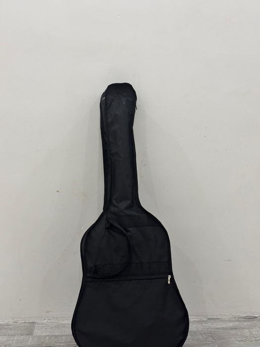 Гитара сатылады новый каропкасыда бар