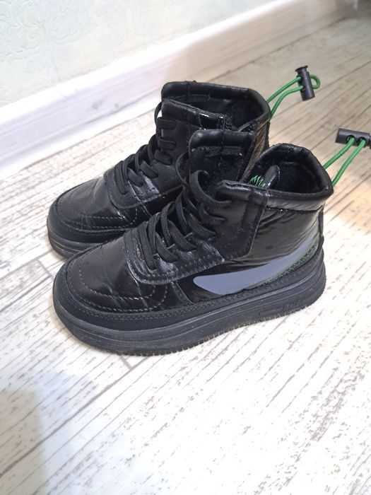 Продам детскую демисезонную обувь