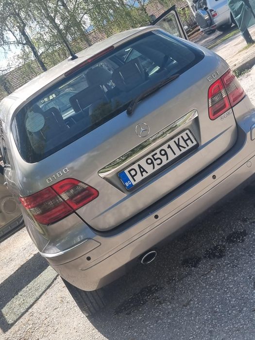 Продава се Мерцедес В200