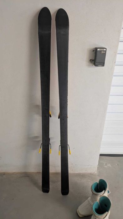 Ски + обувки Salomon идеални за начинаещ