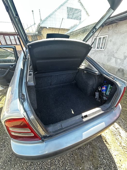 Vând Skoda Octavia 2005 1.6 Benzină Preț 1650€ Negogiabil