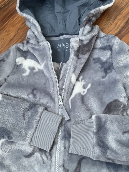 Pijamale călduroase (M&S) și bluză (Lupilu) pentru o fetiță de 7–8 ani.