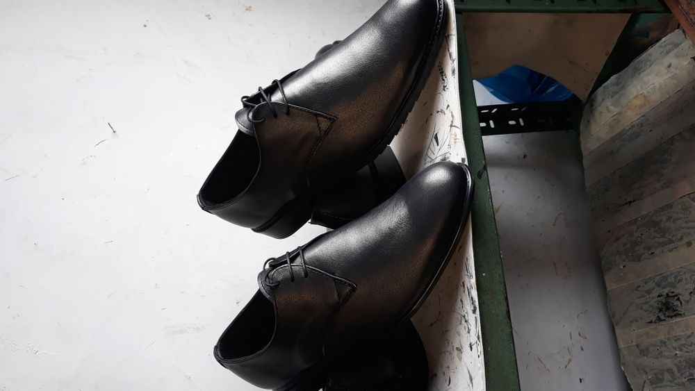 Confecții și reparații încălțăminte .Vopsim geci din piele .