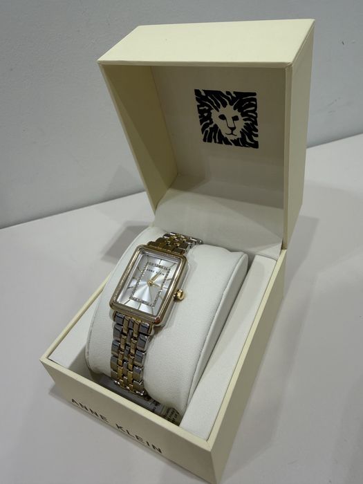 Часы Anne Klein