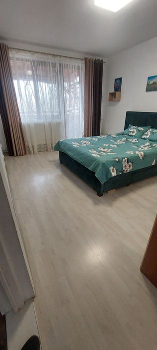 Inchiriez apartament  3 camere zona Pietonalului Unirii