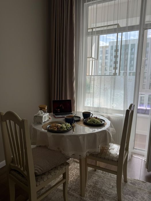 Продам стол и 4 стула