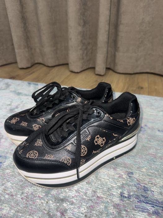 Adidași Dama Guess marimea 39