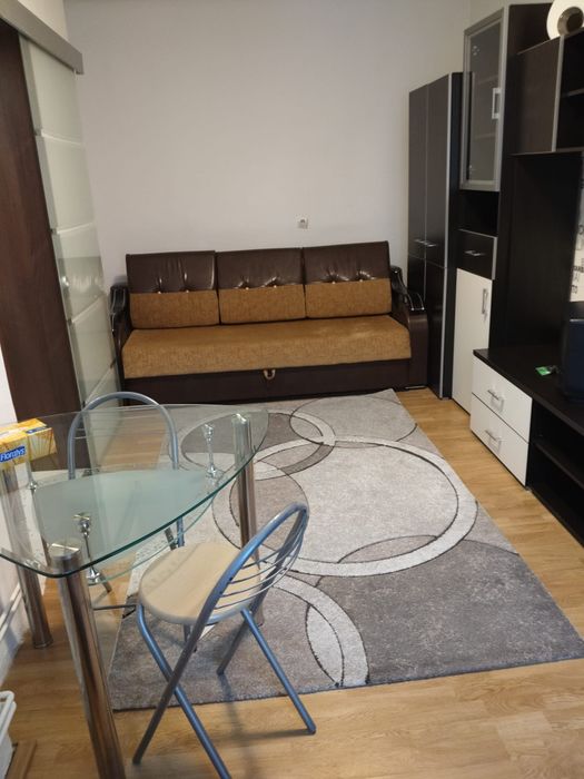Închiriez garsoniera