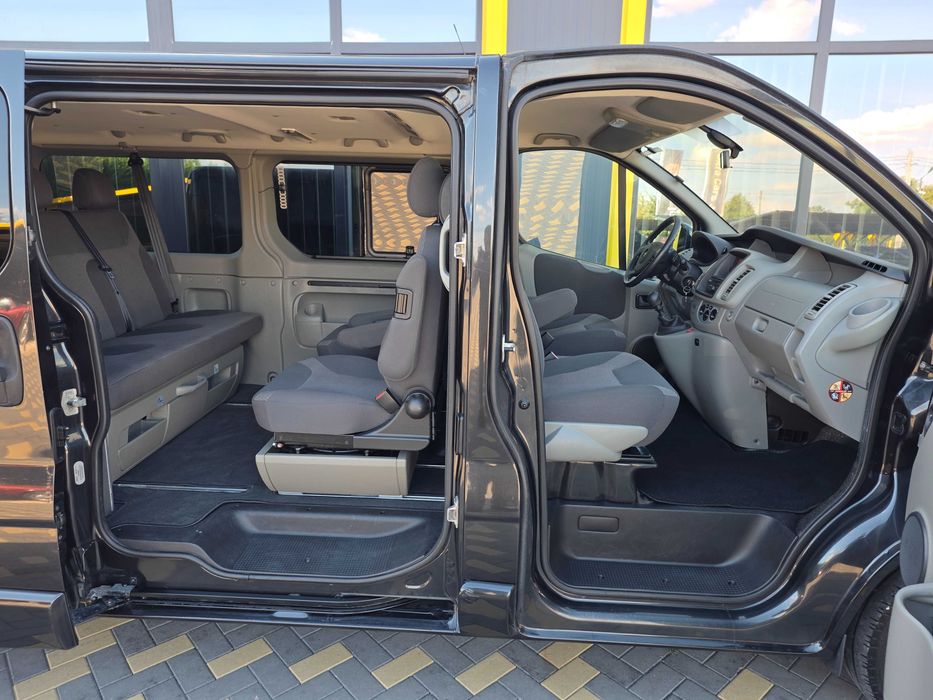 Inchirieri Microbuze (5, 7, 9 Locuri) & Autoturisme Compacte / Combi