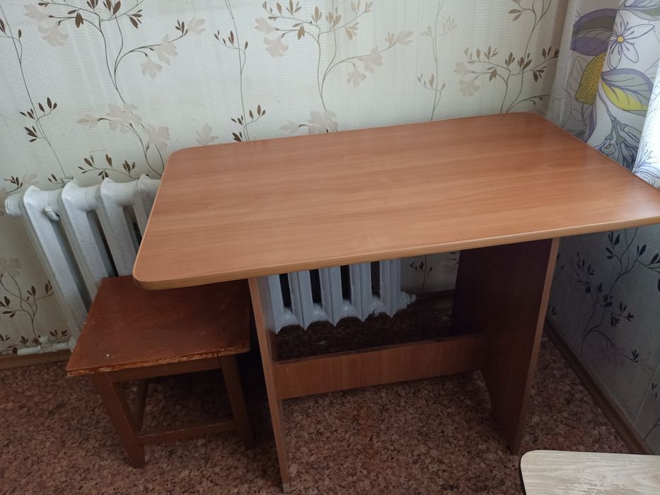 Стол для кухни.Прочего