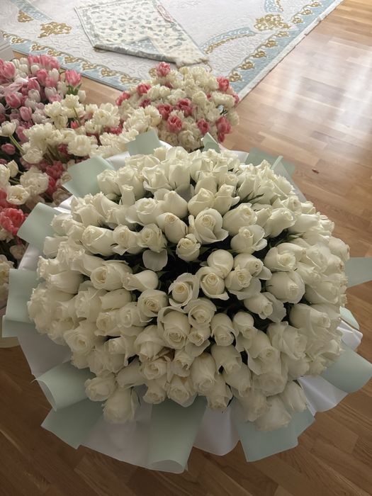 Огромный букет белых роз вчерашние 101