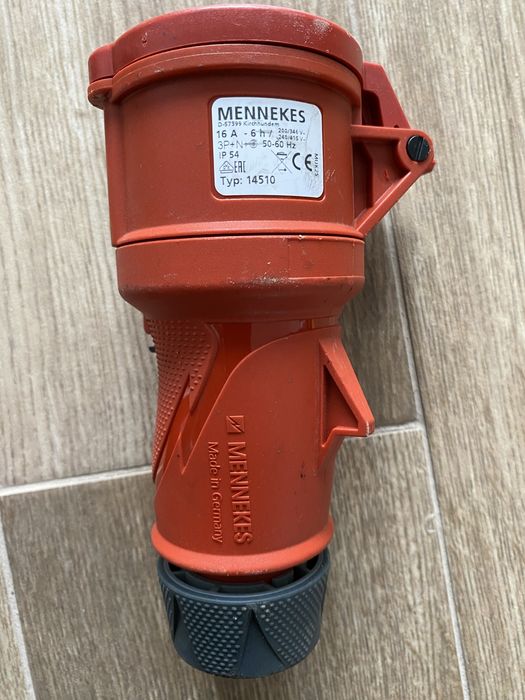 Stecher + priza trifazica Mennekes
