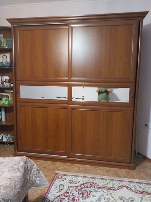 2 шкафа,  угловой и обычный