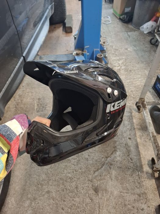 Детска каска за мотор