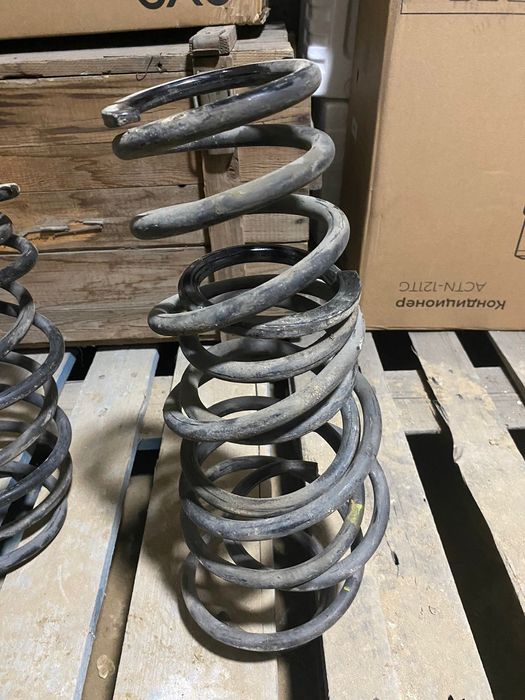 Пружины и стойки