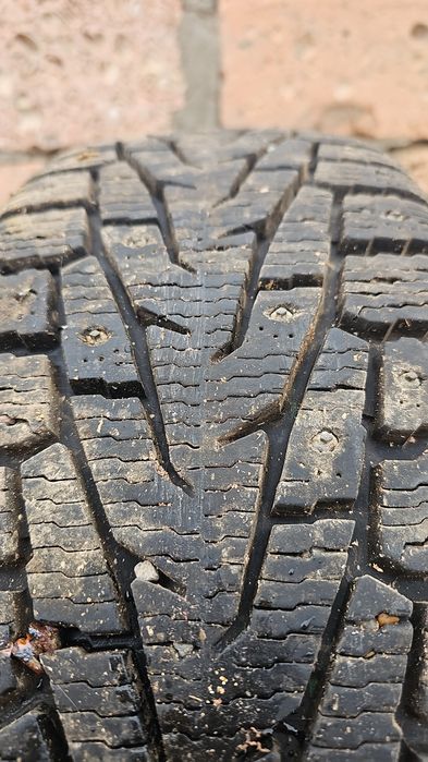 Зимние шипованные покрвшки  225 70 R16