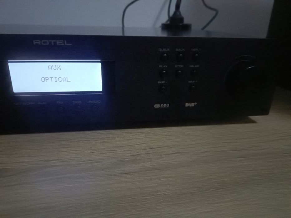 Rotel RT 12, DAC audio, tuner FM, DAB și internet radio