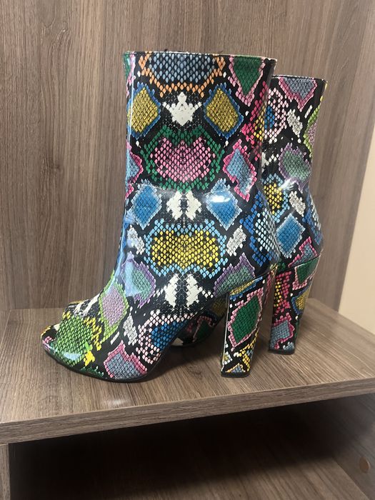 Дамски отворени боти на ток