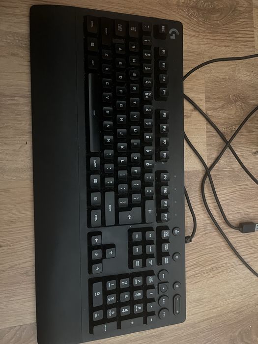 Tastatura Logitech G213
