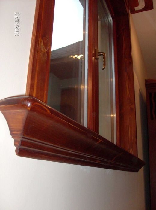 de vinzare usi,inerior exterior ,ferestre termopan scarii interioare mobila toate din lemn masiv,si reparatii,reconditionari/execut/