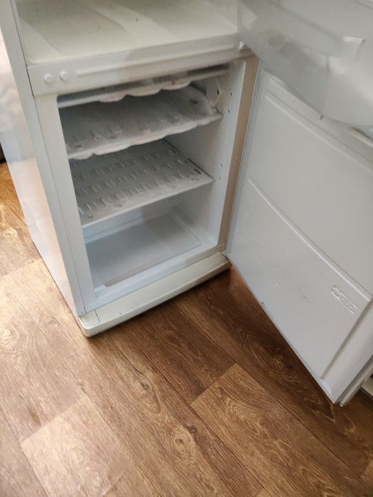 Холодильник indesit