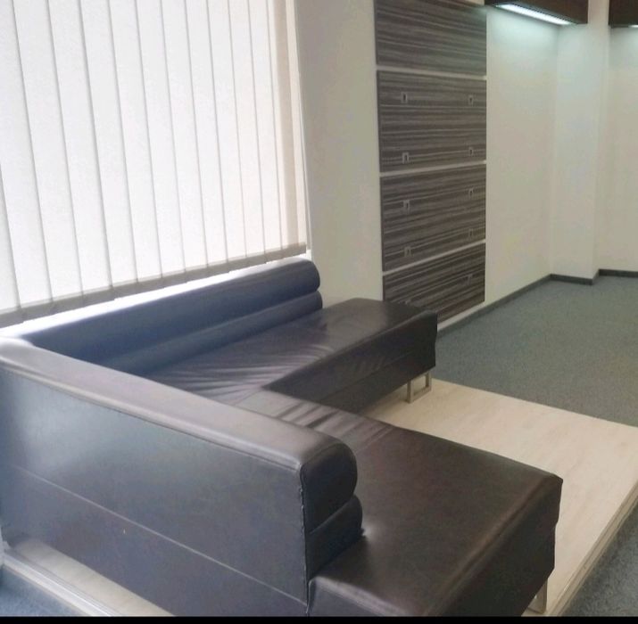 Ъглов кожен диван