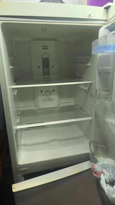 Продам рабочий Холодильник