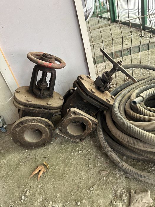 Задвижка 2 шт б/у