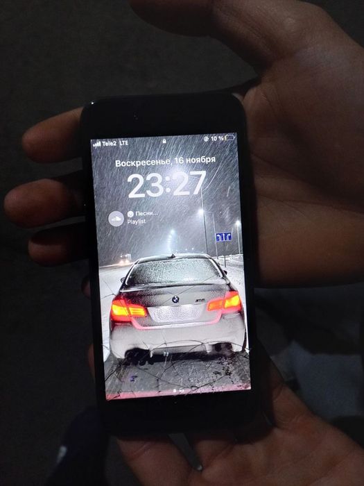 Продам Айфон 8 .