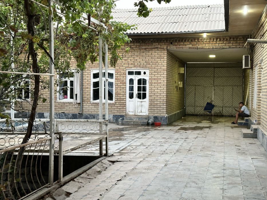 Buktaroy qishlog’idan yashash uchun barcha qulayliklarga ega uy sotila
