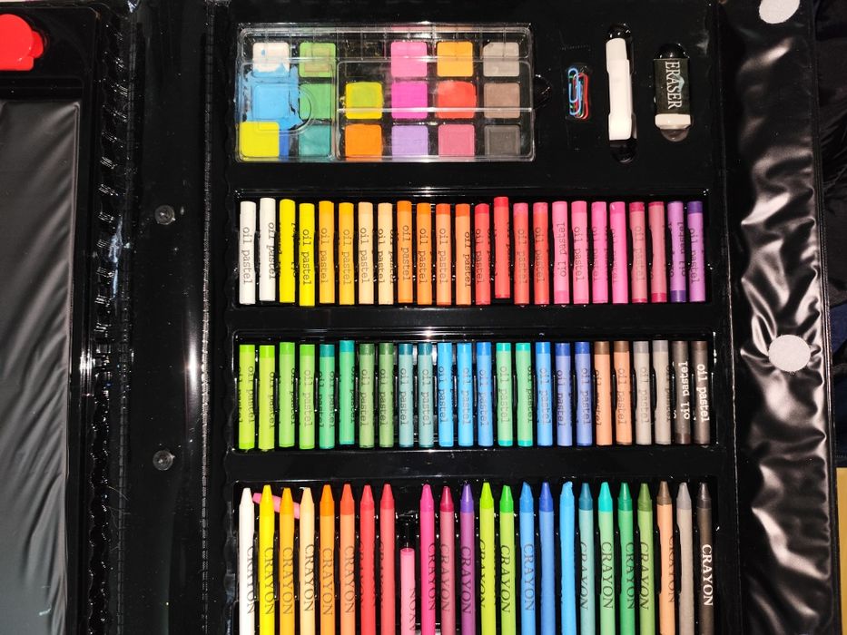 Set complet pentru desen și pictură – peste 120 piese, ca nou, perfect