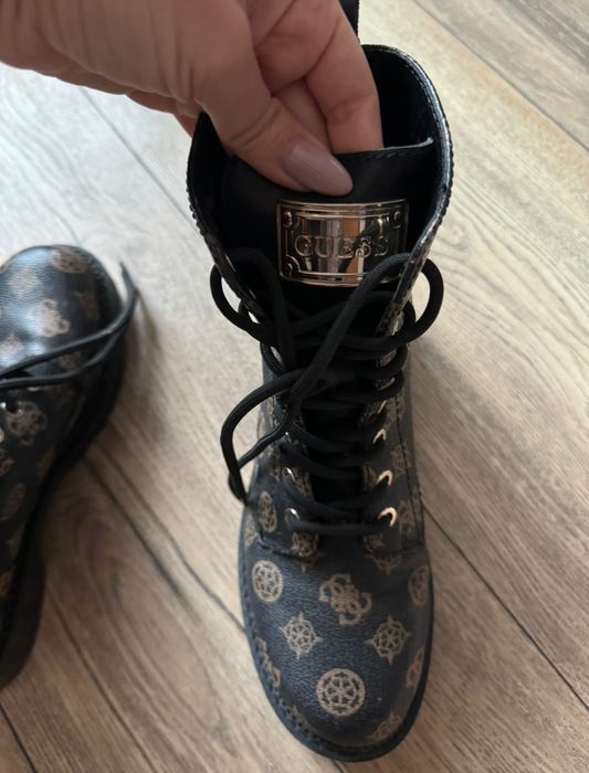 Кожени боти Guess