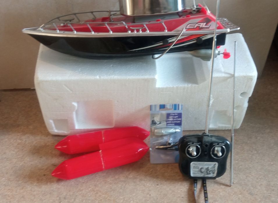 Катер радиоуправляемый