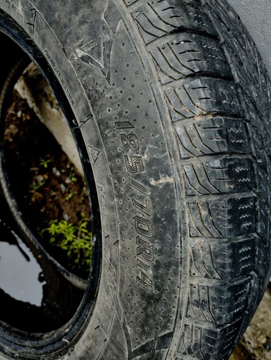 Продам две шины зима 185/14/70