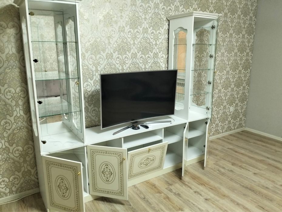 Гарнитур для телевизора