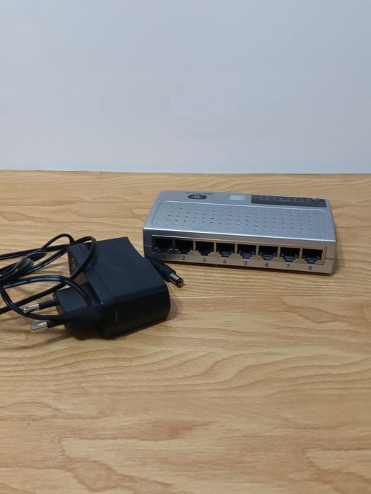 Switch Serioux 8 porturi