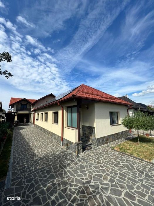 Casa de vanzare, 220 mp, zona Ardusat